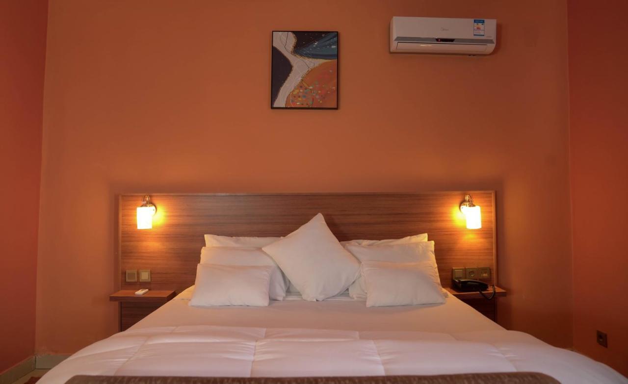 Dialali Hotel Нуакшот Экстерьер фото