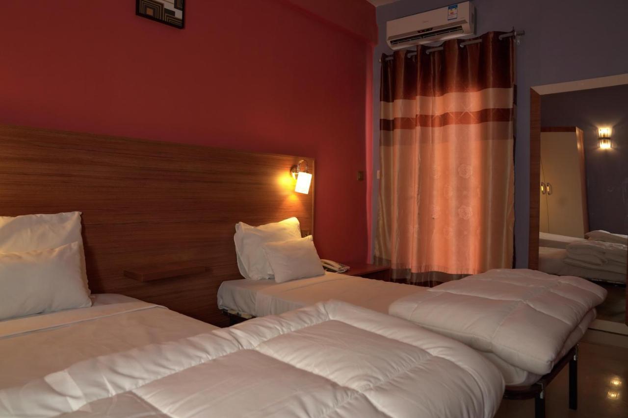 Dialali Hotel Нуакшот Экстерьер фото